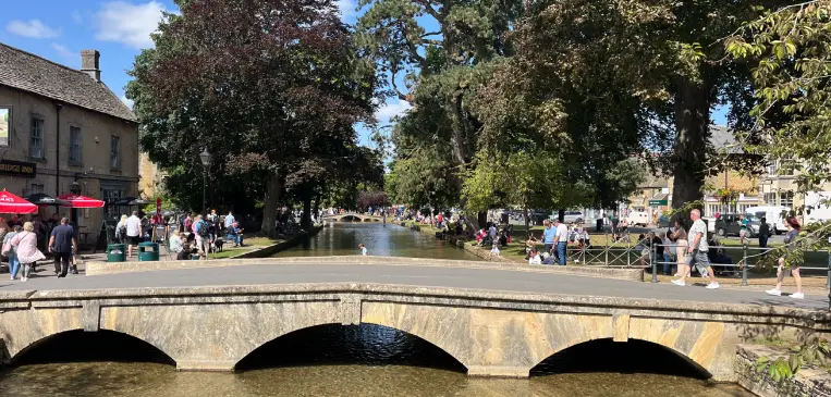 Bourton-on-the-water bridge 